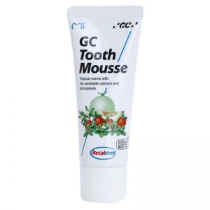 GC Tooth Mousse Strawberry remineralizujący krem ochronny do wrażliwych zębów bez fluoru do profesjonalnego użytku 35 ml