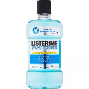 Listerine Stay White płyn do płukania jamy ustnej o działaniu wybielającym smak Arctic Mint 500 ml