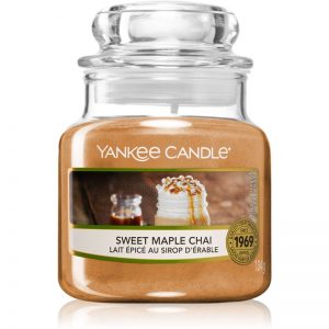 Yankee Candle Sweet Maple Chai świeczka zapachowa Classic mała 104 g