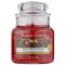 Yankee Candle Red Apple Wreath świeczka zapachowa Classic mała 104 g