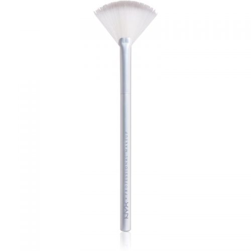 NYX Professional Makeup Holographic Halo Brush pędzelek do aplikacji rozświetlacza